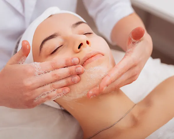 Les étapes clés d’un nettoyage visage
